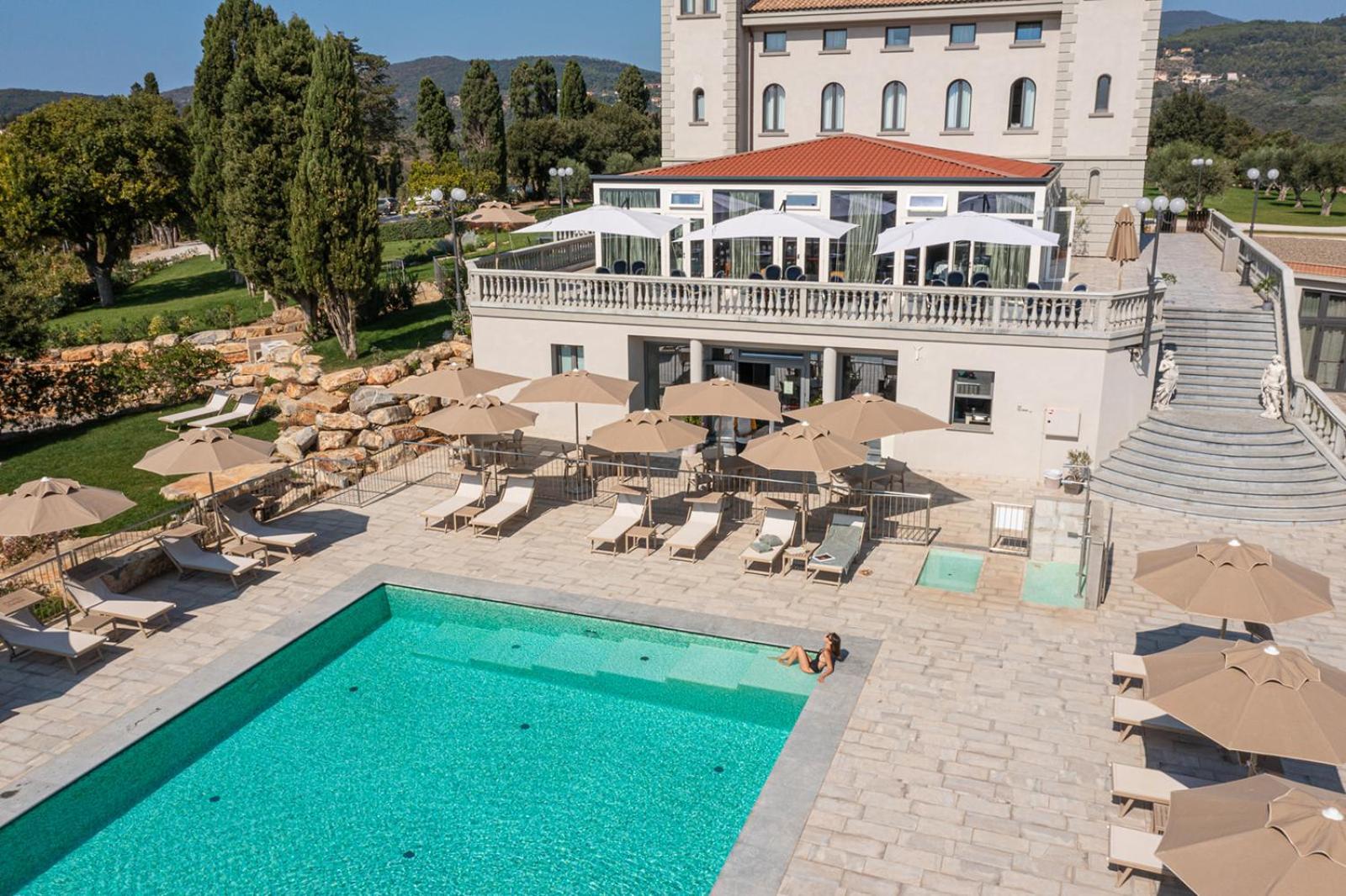 Castello Bonaria Wine & Spa Resort Кампілья-Мариттіма Екстер'єр фото